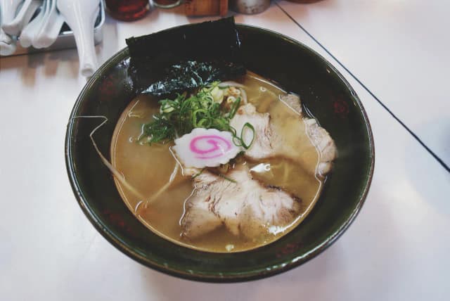 Ile kosztuje ramen w Japonii? Ceny, które zaskoczą każdego smakosza Ile kosztuje ramen w Japonii? Ceny, które zaskoczą każdego smakosza