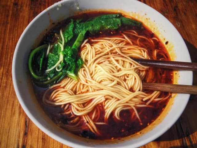 Makaron chow mein z czego jest zrobiony? Poznaj składniki i ich znaczenie Makaron chow mein z czego jest zrobiony? Poznaj składniki i ich znaczenie