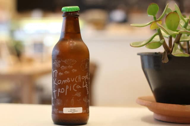 Dlaczego kombucha smakuje jak ocet? Zrozum smak i fermentację Dlaczego kombucha smakuje jak ocet? Zrozum smak i fermentację