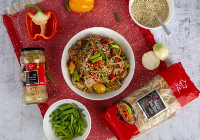 Jak zrobić makaron chow mein: łatwy przepis na pyszny obiad Jak zrobić makaron chow mein: łatwy przepis na pyszny obiad