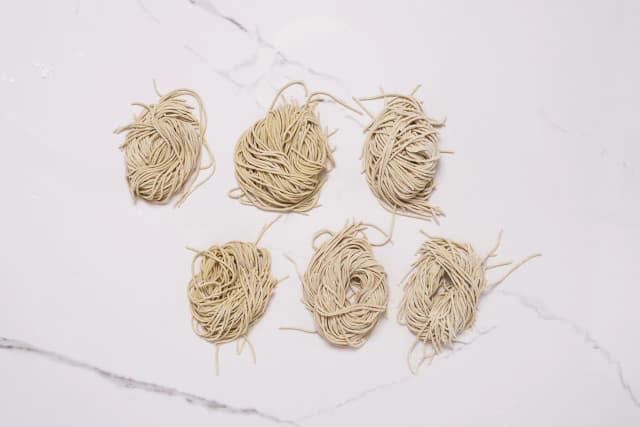 Jak zrobić makaron ramen w domu - prosty przepis krok po kroku Jak zrobić makaron ramen w domu - prosty przepis krok po kroku