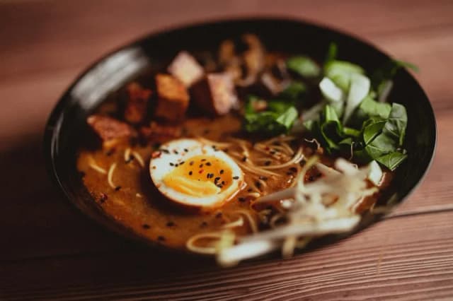 Jak zrobić ramen z rosołu w prosty sposób - smaczny i szybki przepis Jak zrobić ramen z rosołu w prosty sposób - smaczny i szybki przepis