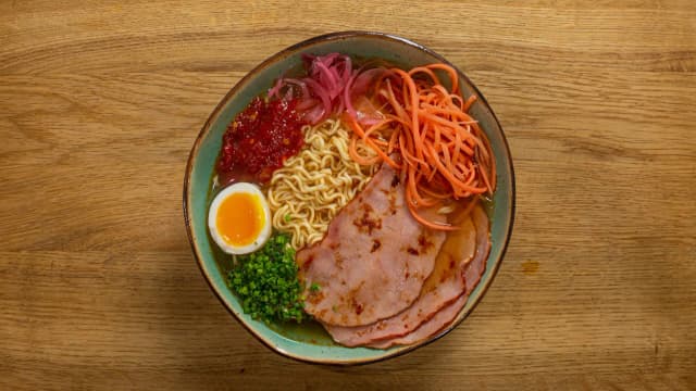 Szybki przepis: jak zrobić ramen z zupki chińskiej z dodatkami Szybki przepis: jak zrobić ramen z zupki chińskiej z dodatkami