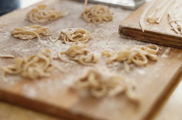 Jak gotować makaron ramen, aby uzyskać idealną konsystencję i smak Jak gotować makaron ramen, aby uzyskać idealną konsystencję i smak